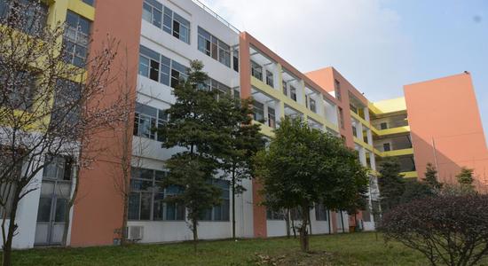 四川国盛技工学校学费(图1)